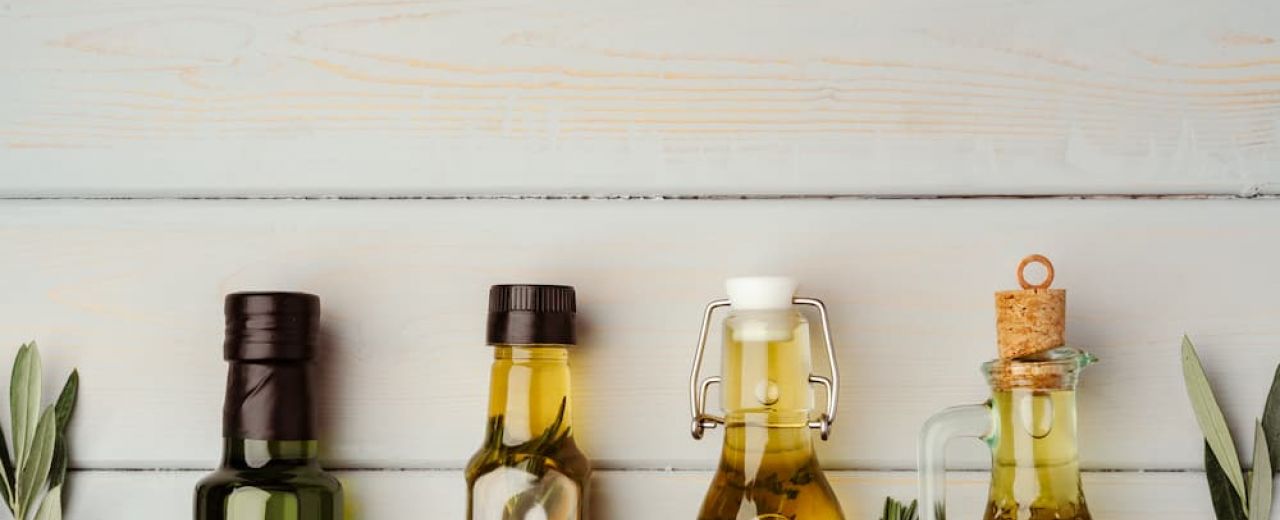 Jak przechowywać oleje tłoczone na zimno, aby zachowały swój aromat?
